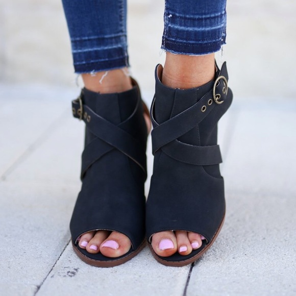 Black peep toe criss cross strap booties w buckle - Picture 5 of 8